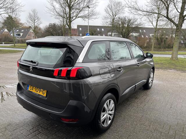 Peugeot 5008 1.2 PureTech Blue Lease Executive NL-Auto, 7 Personen, Navigatie, Parkeerhulp A., Cruise Controle, Draadloos tel. opladen, Climate controle, All Seasons banden.