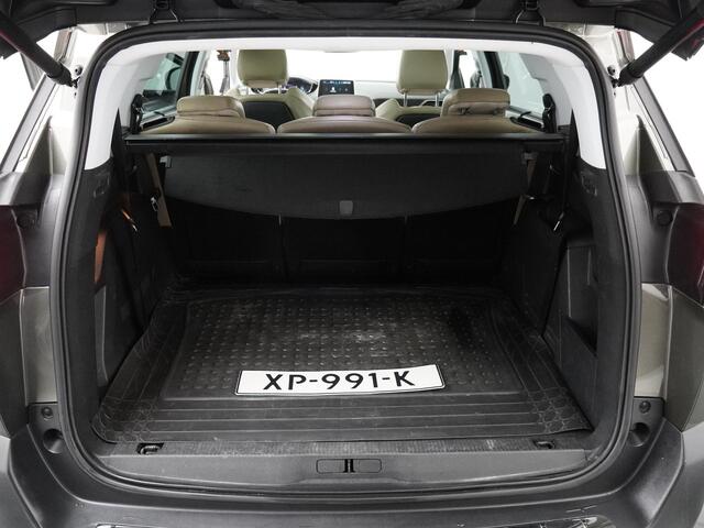 Peugeot 5008 1.2 PureTech Blue Lease Premium 7P - Navigatie - Trekhaak - Schuif/kantel dak - Airconditioning