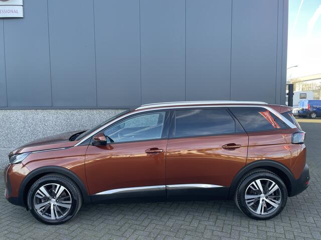 Peugeot 5008 1.2 PureTech Blue Lease Allure 7 Persoons - Airco - Achteruitrijcamera - Navigatiesysteem - Trekhaak - Cruise control - Parkeersensoren voor en achter - Licht metalen velgen 19 inch - Led verlichting - Stuur multifunctioneel - Mistlampen voor - Radio - Re