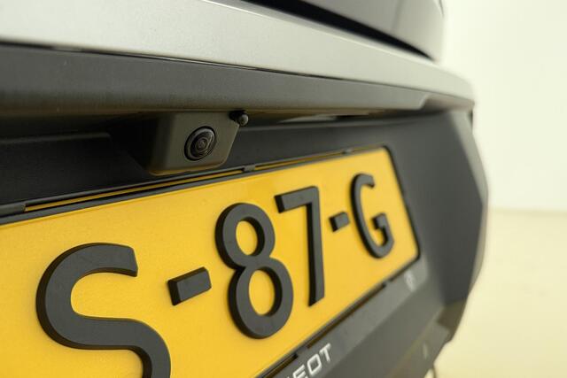 Peugeot 5008 1.6 Plug-in Hybrid 195 GT Exclusive 7-Zits l Alcantara Interieur l Elektrische Verstelbare stoelen l Verwarmde stoelen Voor + Achter l Schuif-Kantel Dak l 360 Camera l Matrix-LED l Elektrische Kofferbak l TomTom Navigatie l Wireless Apple Carplay & Androi