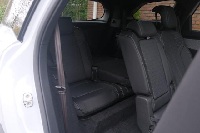 Peugeot 5008 1.2 Hybrid 145pk e-DCS6 GT 7 Persoons | Navi | App Connect | Adaptive Cruise | Panoramadak | Camera | Keyless | Stoelverwarming | Elektrische Achterklep | PDC