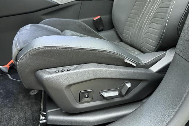 Peugeot 5008 e-5008 GT Exclusive 73 kWh AGR l Elektrisch Verstelbaar + Verwarmd/Massage l Matrix LED l Panoramic View l 360 Vision l ACC l DAB l Wireless Apple Carplay & Android Auto l Bluetooth l PDC l LMV