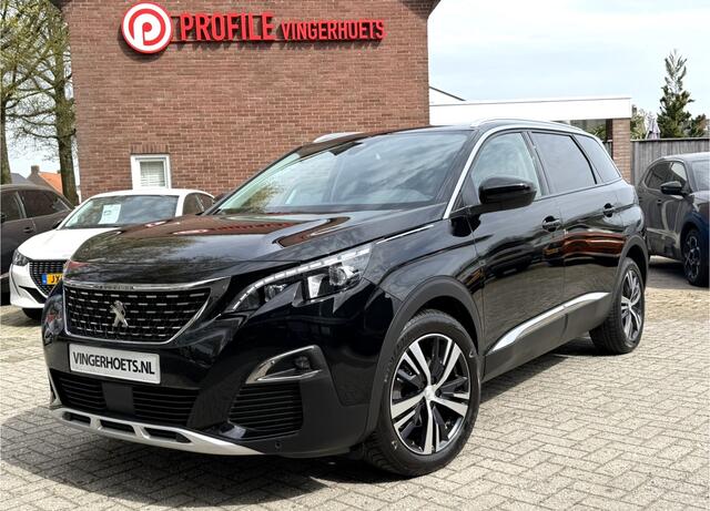 Peugeot 5008 130 Pk Benzine 5-Persoons Luxe Allure Zwart * Trekhaak * Navigatie * 1/2 Lederen Interieur * L.M. Velgen * Climate & Cruise Control * Hoge Zit * Vingerhoets; Vierde Generatie Eersteklas Service. Al meer dan 100 jaar een begrip in de Brabantse Kempen.