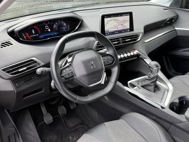 Peugeot 5008 130 Pk Benzine 5-Persoons Luxe Allure Zwart * Trekhaak * Navigatie * 1/2 Lederen Interieur * L.M. Velgen * Climate & Cruise Control * Hoge Zit * Vingerhoets; Vierde Generatie Eersteklas Service. Al meer dan 100 jaar een begrip in de Brabantse Kempen.