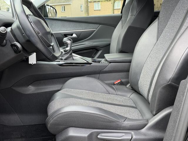 Peugeot 5008 130 Pk Benzine 5-Persoons Luxe Allure Zwart * Trekhaak * Navigatie * 1/2 Lederen Interieur * L.M. Velgen * Climate & Cruise Control * Hoge Zit * Vingerhoets; Vierde Generatie Eersteklas Service. Al meer dan 100 jaar een begrip in de Brabantse Kempen.