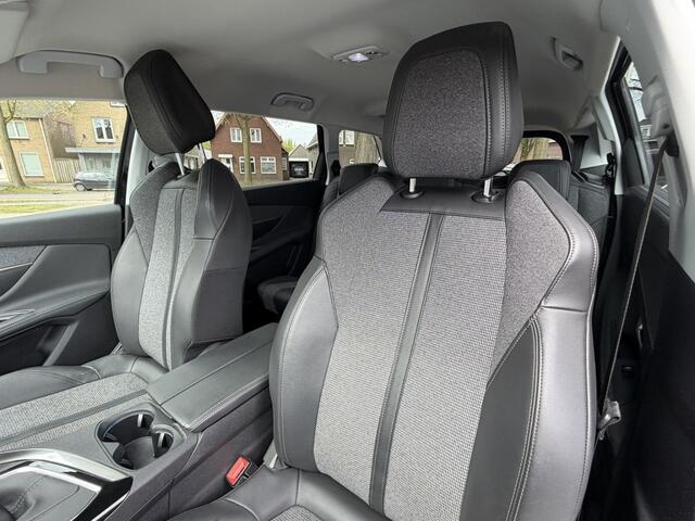 Peugeot 5008 130 Pk Benzine 5-Persoons Luxe Allure Zwart * Trekhaak * Navigatie * 1/2 Lederen Interieur * L.M. Velgen * Climate & Cruise Control * Hoge Zit * Vingerhoets; Vierde Generatie Eersteklas Service. Al meer dan 100 jaar een begrip in de Brabantse Kempen.