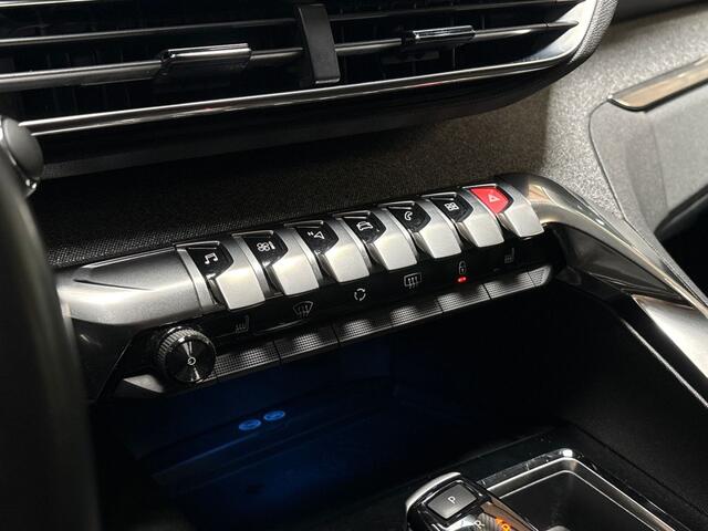 Peugeot 5008 1.2 PureTech Allure Sport 7 Persoons Automaat (APPLE CARPLAY, GROOT NAVI, LEDER, STOELVERWARMING, 360 CAMERA, SPORTSTOELEN, GETINT GLAS, TREKHAAK, ADAPTIVE CRUISE, NIEUWSTAAT)