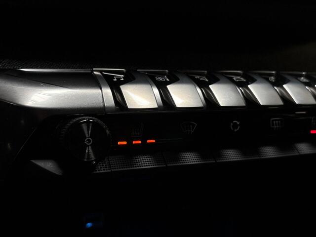 Peugeot 5008 1.2 PureTech Allure Sport 7 Persoons Automaat (APPLE CARPLAY, GROOT NAVI, LEDER, STOELVERWARMING, 360 CAMERA, SPORTSTOELEN, GETINT GLAS, TREKHAAK, ADAPTIVE CRUISE, NIEUWSTAAT)