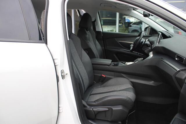 Peugeot 5008 1.2 PureTech Bl. L. Premium Led/Trekhaak/7p/Focal