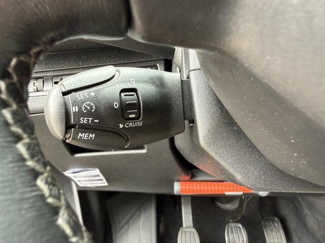 Peugeot 5008 1.2 PureTech Blue Lease Executive ** Trekhaak ** 7-persoons ** Navigatie ** NAP!!