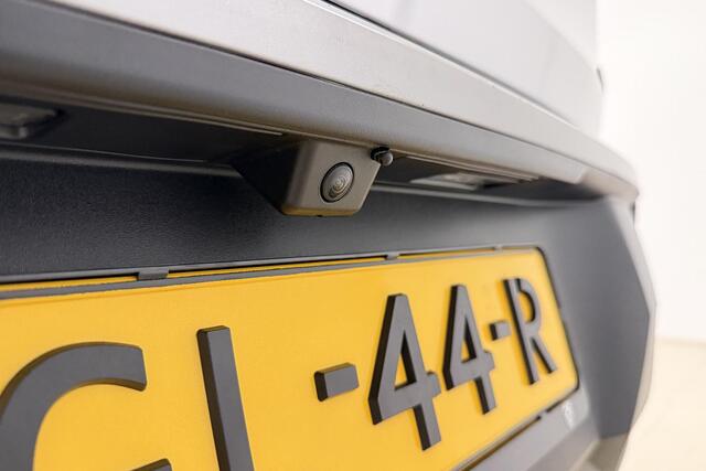 Peugeot 5008 1.2 Hybrid 145 GT | Automaat | Achteruitrijcamera | Apple carplay | Electronic climate control | Navigatie systeem full map | Voorstoelen en stuurwiel verwarmd