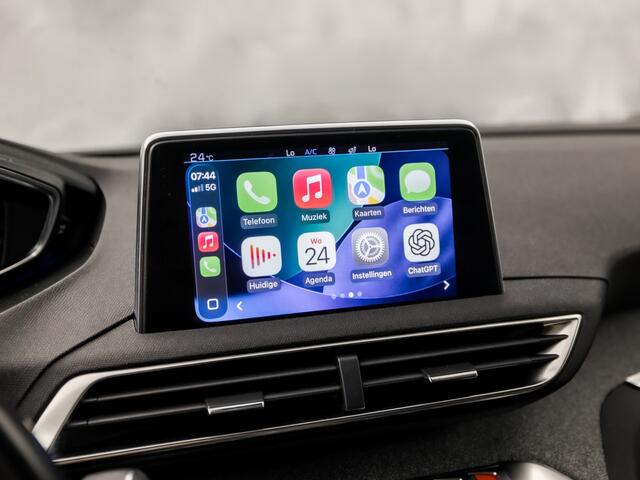 Peugeot 5008 1.2 PureTech Sport 7 Persoons Automaat (APPLE CARPLAY, GROOT NAVI, 360 CAMERA, LEDER, SPORTSTOELEN, GETINT GLAS, KEYLESS, NIEUWSTAAT)