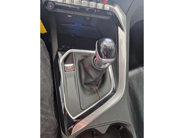 Peugeot 5008 1.2 PT BL. Executive 7 Persoons