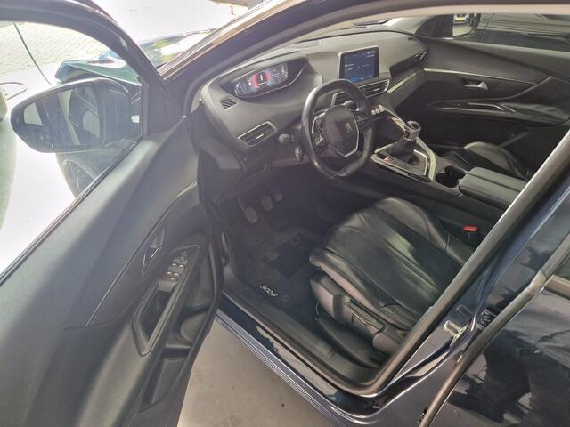 Peugeot 5008 1.2 PT BL. Executive 7 Persoons