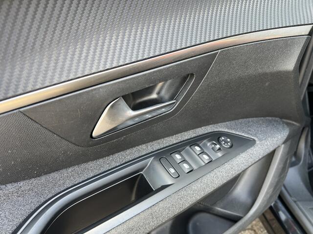 Peugeot 5008 1.2 PureTech Blue Lease Executive 7p | Trekhaak | PDC | Carplay | Cruise | Navi | Volledig onderhoud |