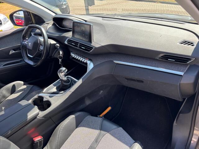 Peugeot 5008 1.2 Benzine Allure 7-Persoons 2018 Trekhaak NL Auto