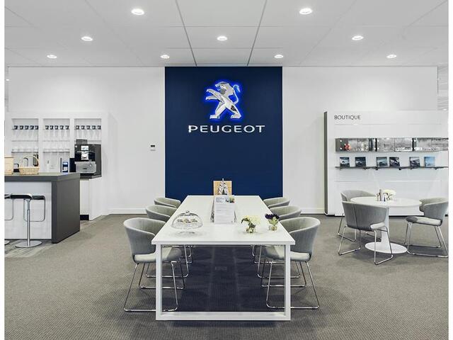 Peugeot 5008 1.2 PureTech Allure Avantage | Dealer onderhouden | Apple Carplay/Android Auto | elektrisch bedienbare achterklep |