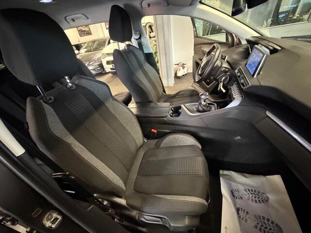 Peugeot 5008 1.2 PT BL. Executive 7persoons*NAVI*2018