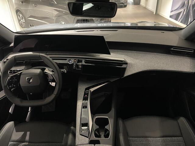 Peugeot 5008 1.2 Hybrid 145 Allure | AUTOMAAT | Navigatie | 360 camera | Draadloze telefoonlader | Keyless entry | Dodehoek detectie