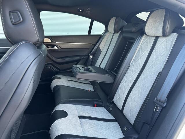 Peugeot 508 1.6 HYbrid GT / Panoramadak / Adaptief Cruise Control / Elektrische Voorstoelen Met Massage&Geheugen / Dode Hoek Detectie / 360 Camera