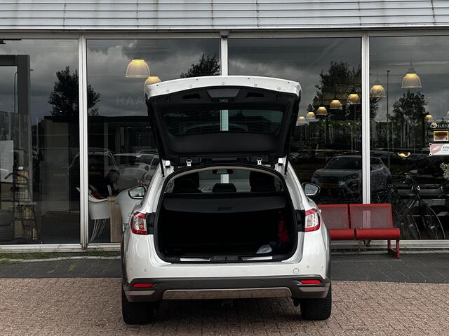 Peugeot 508 RXH 2.0 BlueHDi | Automaat | Trekhaak | Apple carplay/Android auto | Navigatie | Achteruitrijcamera | Panorama dak | Luxe uitvoering | UNIEK! |