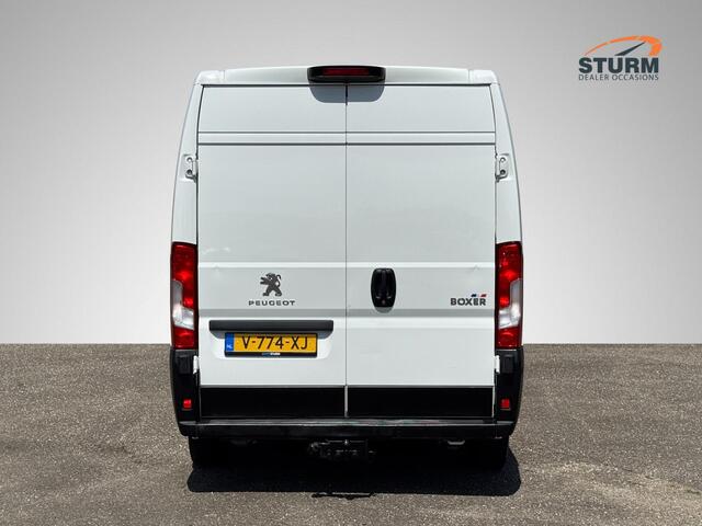 Peugeot BOXER 330 2.0 BlueHDI L1H2 Premium 3-Persoons | Trekhaak | Kastinbouw Laadruimte | Camera | Airco | Cruise Control | Rijklaarprijs! (Ex. BTW/BPM)