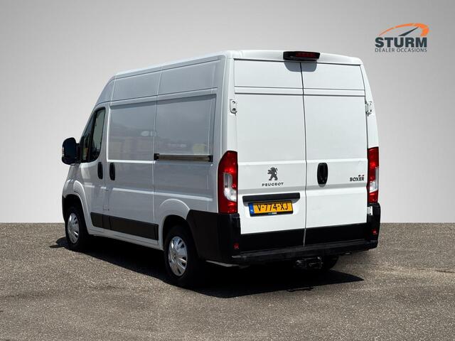 Peugeot BOXER 330 2.0 BlueHDI L1H2 Premium 3-Persoons | Trekhaak | Kastinbouw Laadruimte | Camera | Airco | Cruise Control | Rijklaarprijs! (Ex. BTW/BPM)