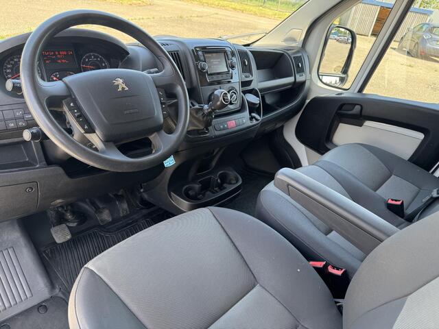 Peugeot BOXER 330 2.0 BlueHDI L1H2 Premium 3-Persoons | Trekhaak | Kastinbouw Laadruimte | Camera | Airco | Cruise Control | Rijklaarprijs! (Ex. BTW/BPM)