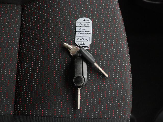 Peugeot BOXER 2.0BlueHDI 130PK L2H2 Premium | Glasresteel | Trekhaak | Navigatie | 3-Persoons | Airco | Cruise | Betimmering