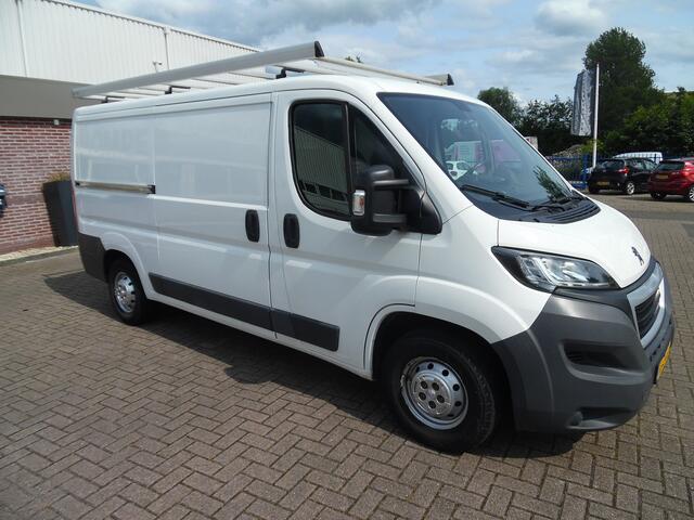 Peugeot BOXER 330 2.0 BlueHDI L2H1 Pro 3 zitter