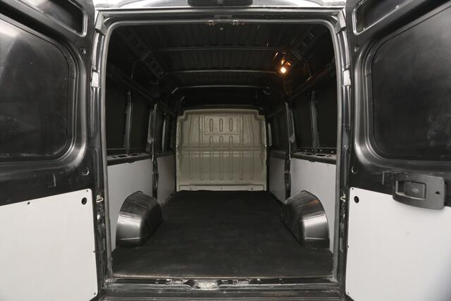 Peugeot BOXER 335 2.0 BlueHDI L2H2 164PK Airco Camera Cruise Trekhaak Navigatie PDC 3 Persoons LED Imperiaal