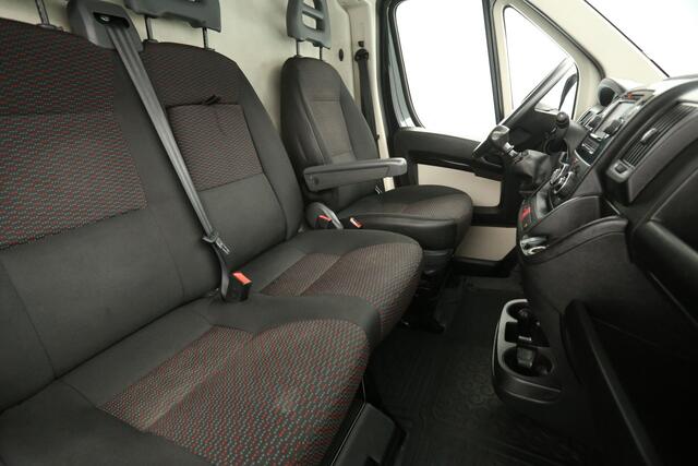 Peugeot BOXER 335 2.0 BlueHDI L2H2 164PK Airco Camera Cruise Trekhaak Navigatie PDC 3 Persoons LED Imperiaal