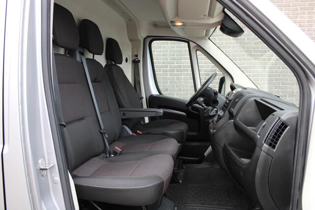 Peugeot BOXER 330 2.2 BlueHDi 140 L2H2 Asphalt CruiseControl, Trekhaak, Airco, Navigatie, Achteruitrijcamera, DAB Radio