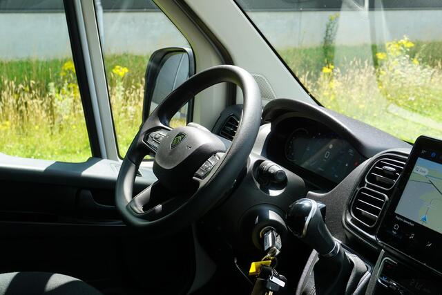 Peugeot BOXER 2.2 BlueHDi 180 S&S L2H2 3.5t Automaat |Topstaat |Cruise |Climate |Camera |Groot scherm |Digitaal dashboard |Trekhaak |180 pk |1e eigenaar |3500 KG