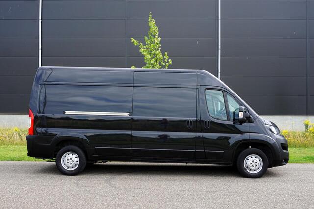 Peugeot BOXER 335 2.2 BlueHDi 165 L3H2 Premium 1e eigenaar |Topstaat |Camera |Cruise |Navi |Trekhaak |Metallic |3500 KG |EURO6 |Bluetooth |BPM vrij |Mooie Camperbasis