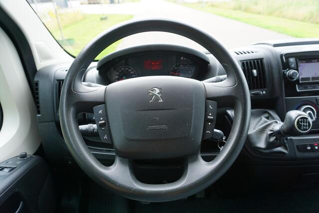 Peugeot BOXER 335 2.2 BlueHDi 165 L3H2 Premium 1e eigenaar |Topstaat |Camera |Cruise |Navi |Trekhaak |Metallic |3500 KG |EURO6 |Bluetooth |BPM vrij |Mooie Camperbasis