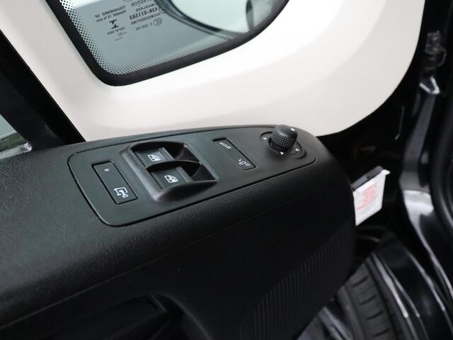 Peugeot BOXER 2.2BlueHDi 120PK L2H2 Premium Full Black Edition | Navigatie | Camera | Airco | Cruise | Imperiaal | Trekhaak