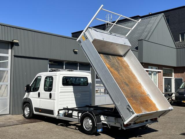 Peugeot BOXER 435 2.0 BlueHDI L3 DC Kipper Open laadbak Airco Cruise controle Trekhaak 3000kg trekgewicht 7-persoons Gereedschapskist Euro 6 P-up Kieper Pritshe