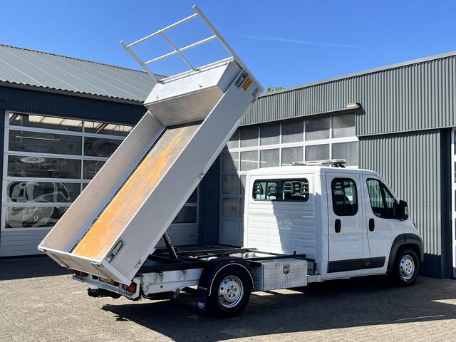 Peugeot BOXER 435 2.0 BlueHDI L3 DC Kipper Open laadbak Airco Cruise controle Trekhaak 3000kg trekgewicht 7-persoons Gereedschapskist Euro 6 P-up Kieper Pritshe