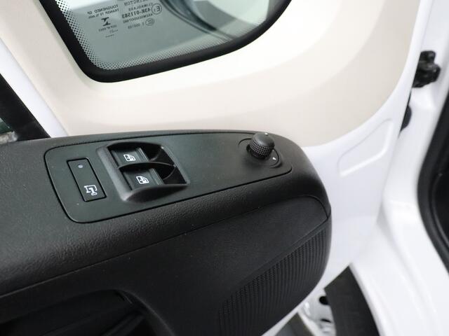 Peugeot BOXER 2.2BlueHDi 120PK L3H2 Premium | Navigatie | Airco | Camera | 3-Persoons | Betimmering