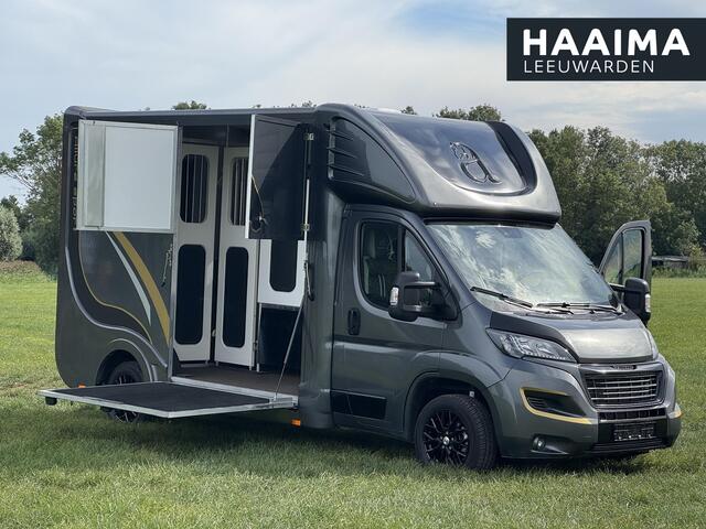 Peugeot BOXER Allure Sport Paardenwagen 2.2 HDI 165pk | 1640kg laadvermogen | 3-zitplaatsen | Trekhaak | Lederen bekleding | Navigatie | Climate | Videobewaking |