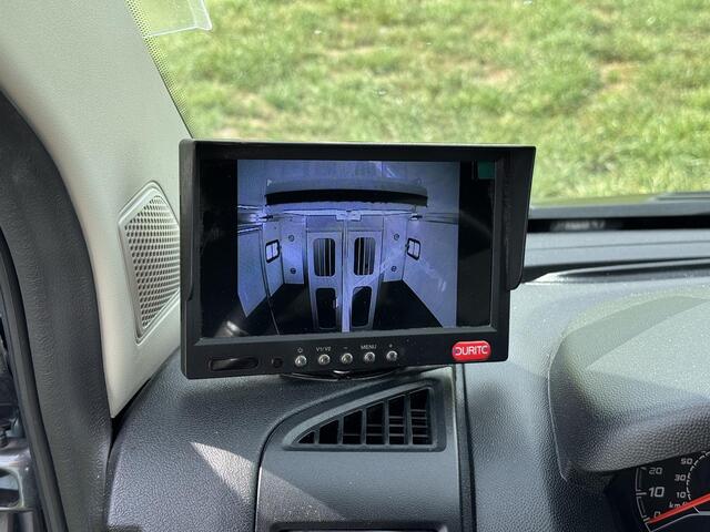 Peugeot BOXER Allure Sport Paardenwagen 2.2 HDI 165pk | FINANCIAL LEASE PRIJS INCL. AANBETALING & SLOTTERMIJN (ZIE TEKST) | 1640kg laadvermogen | 3-zitplaatsen | Trekhaak | Lederen bekleding | Navigatie | Climate | Videobewaking | Achteruitrijcamera