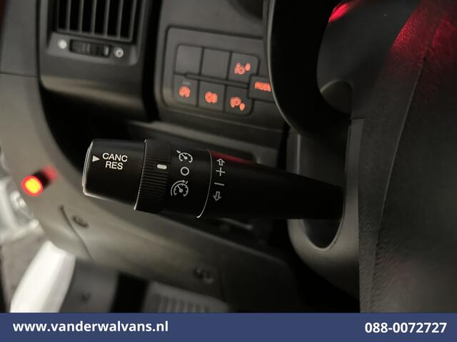 Peugeot BOXER 2.2 BlueHDi 141pk Bakwagen Laadklep Euro6 Airco | Cruisecontrol | 985kg laadvermogen Bijrijdersbank