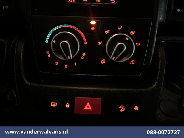 Peugeot BOXER 2.2 BlueHDi 141pk Bakwagen Laadklep Euro6 Airco | Cruisecontrol | 985kg laadvermogen Bijrijdersbank