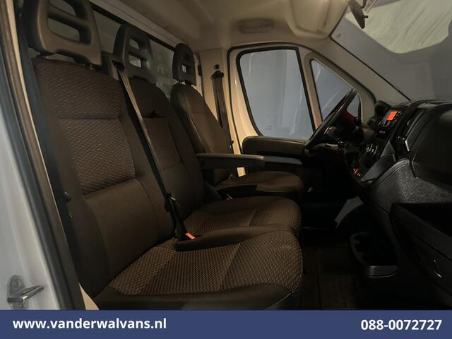 Peugeot BOXER 2.2 BlueHDi 141pk Bakwagen Laadklep Euro6 Airco | Cruisecontrol | 985kg laadvermogen Bijrijdersbank