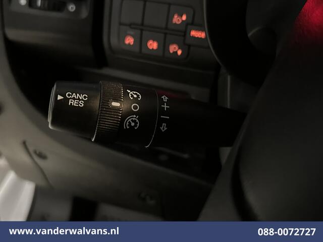 Peugeot BOXER 2.2 BlueHDi 141pk Bakwagen Laadklep Euro6 Airco | Cruisecontrol | 985kg laadvermogen Bijrijdersbank