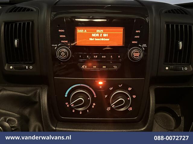 Peugeot BOXER 2.2 BlueHDi 141pk Bakwagen Laadklep Euro6 Airco | Cruisecontrol | 985kg laadvermogen Bijrijdersbank