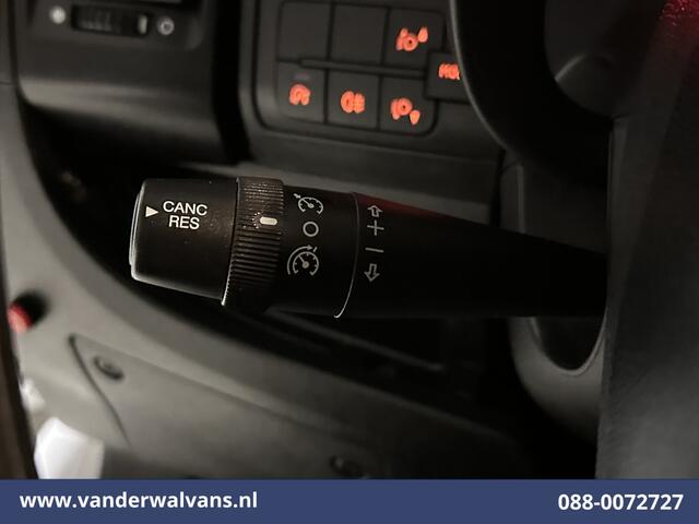 Peugeot BOXER 2.2 BlueHDi 141pk Bakwagen Laadklep Euro6 Airco | Cruisecontrol | 985kg laadvermogen Bijrijdersbank