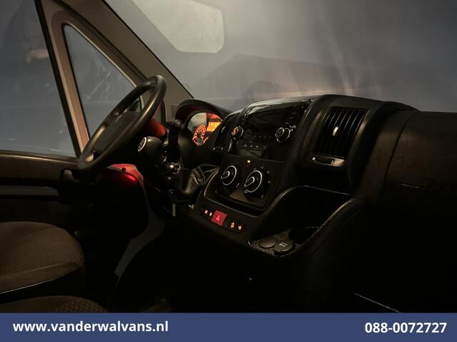 Peugeot BOXER 2.2 BlueHDi 141pk Bakwagen Laadklep Euro6 Airco | Cruisecontrol | 955kg laadvermogen bijrijdersbank