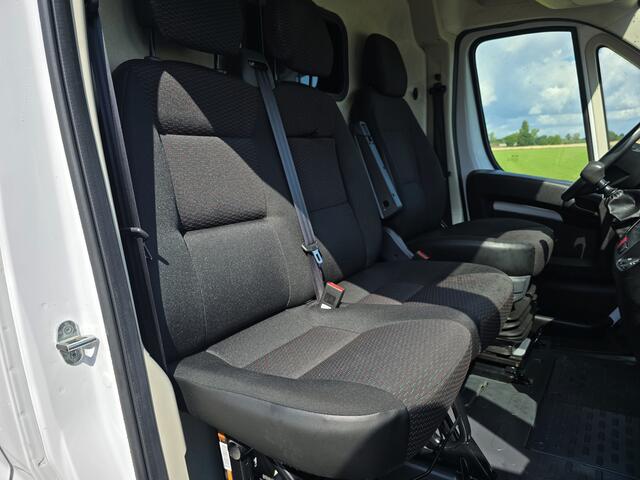 Peugeot BOXER 330 2.2 BlueHDi L2 H2 - 120 Pk - Euro 6 - Navi - ParkeerCamera - Airco - Cruise Control